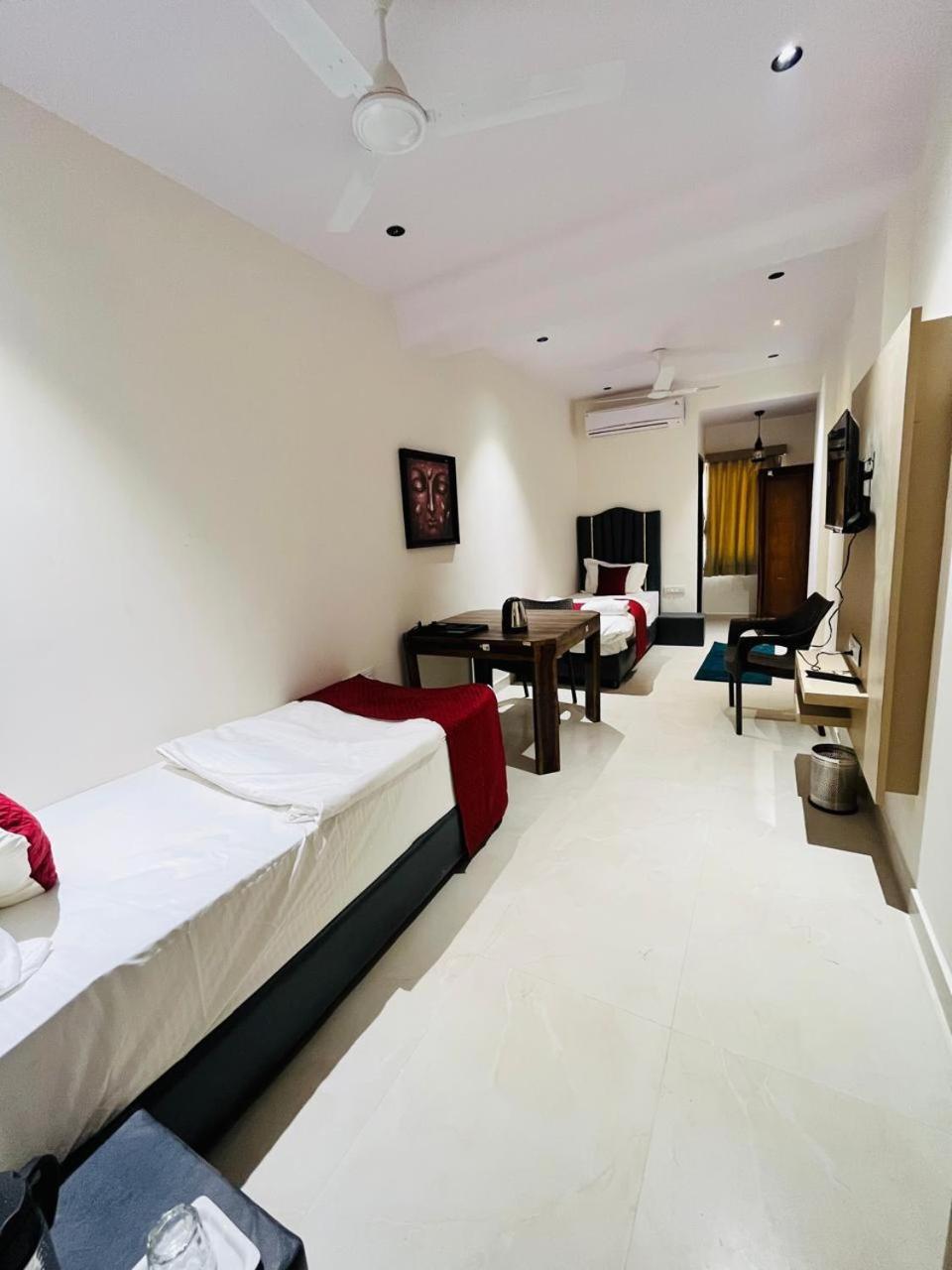 Hotel Royal Sky Morbi Zewnętrze zdjęcie
