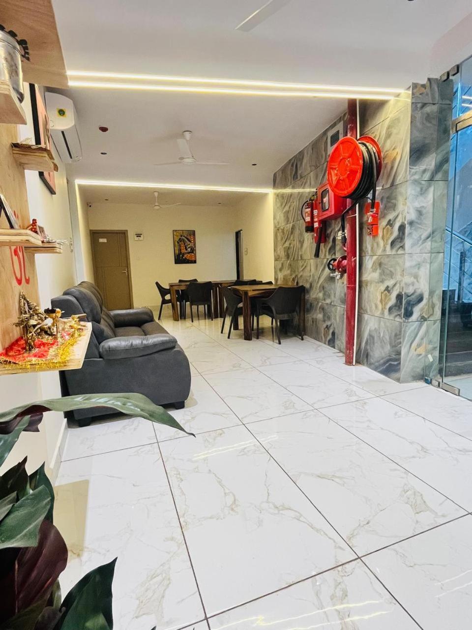 Hotel Royal Sky Morbi Zewnętrze zdjęcie