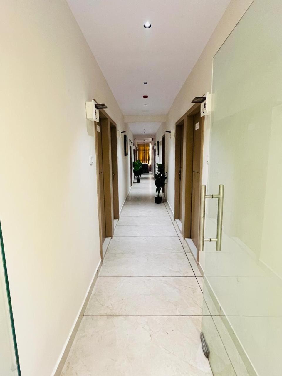 Hotel Royal Sky Morbi Zewnętrze zdjęcie